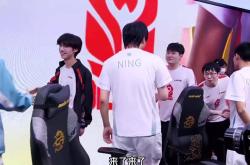 华体会首选平台-T1血洗NS，Doinb关键团战开团秒人激烈交锋淘汰赛，点燃全场激情