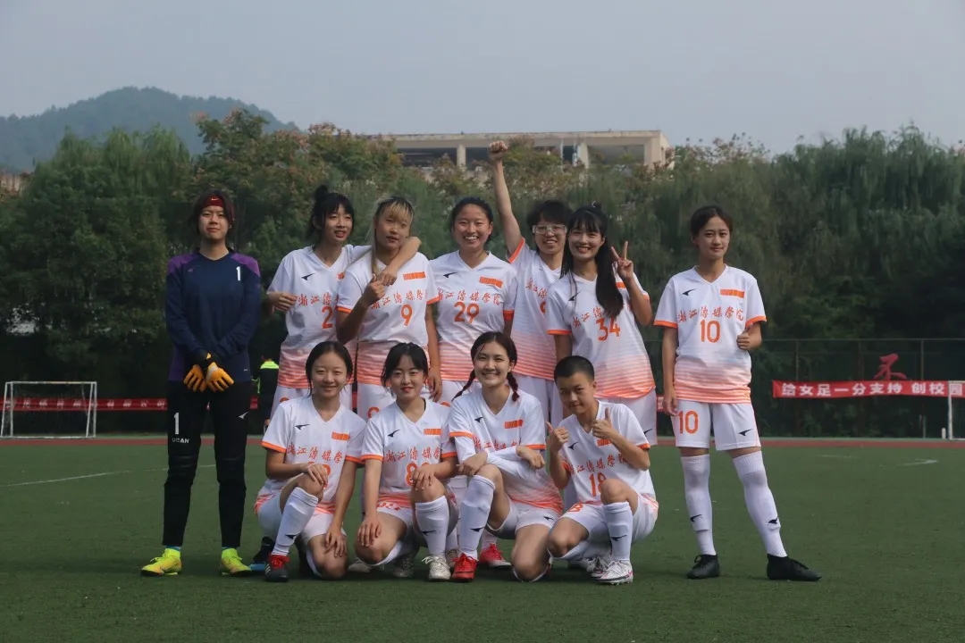 墨西哥女足在友谊赛中斩获冠军