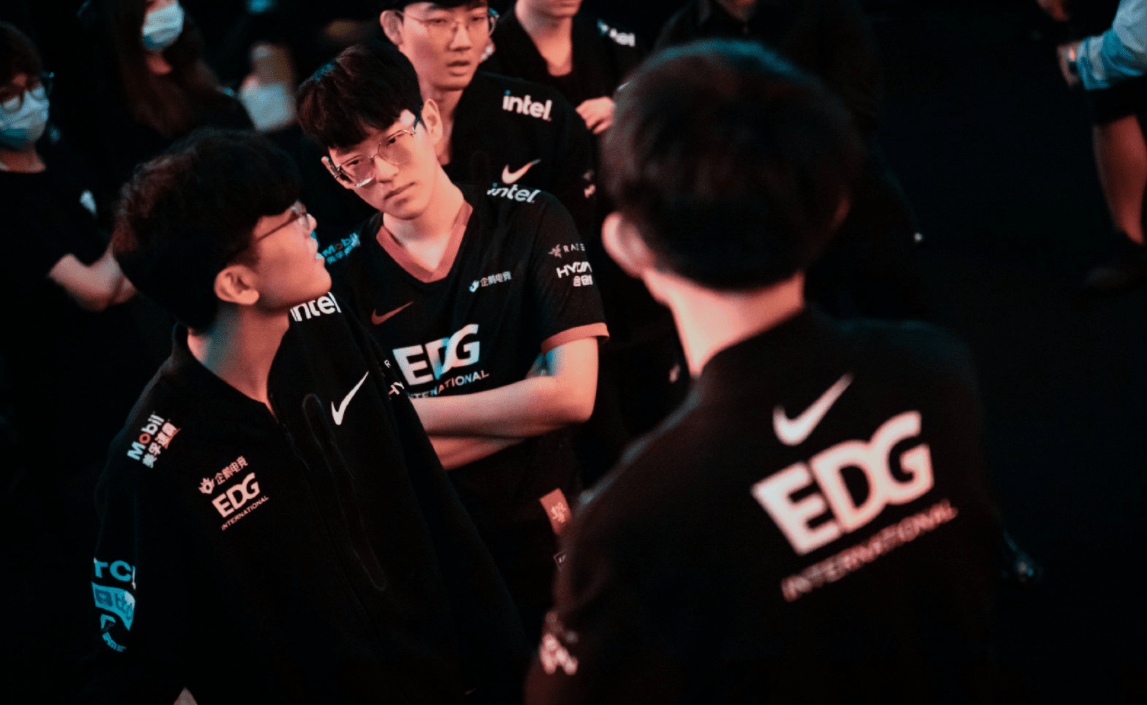 T1血洗NS，Doinb关键团战开团秒人激烈交锋淘汰赛，点燃全场激情