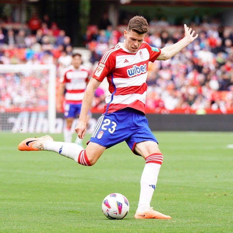 格拉纳达青训新秀崭露头角，引起关注