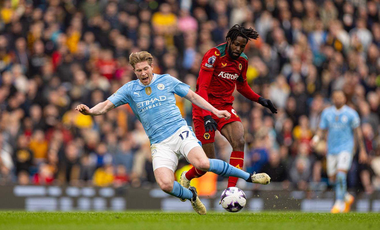 球场上的英雄争霸，一场焦点之战引发热议的简单介绍