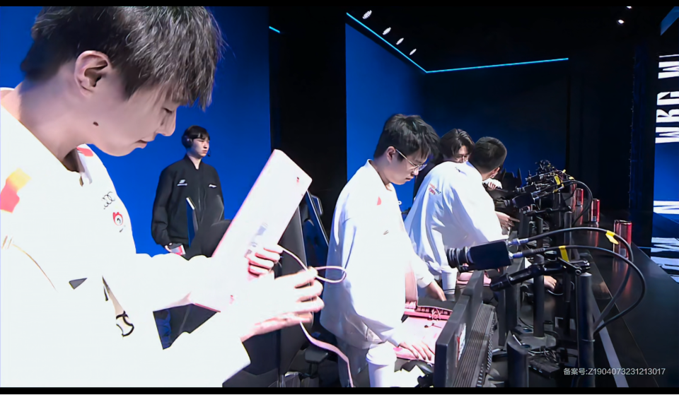 JDG横扫EG，SwordArt惊艳世界