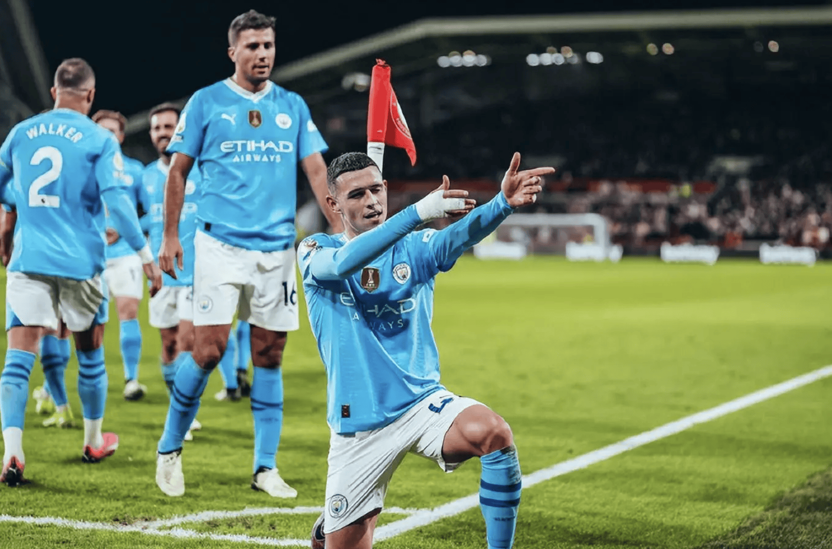 曼城出局引发球迷热议，欧冠梦碎！