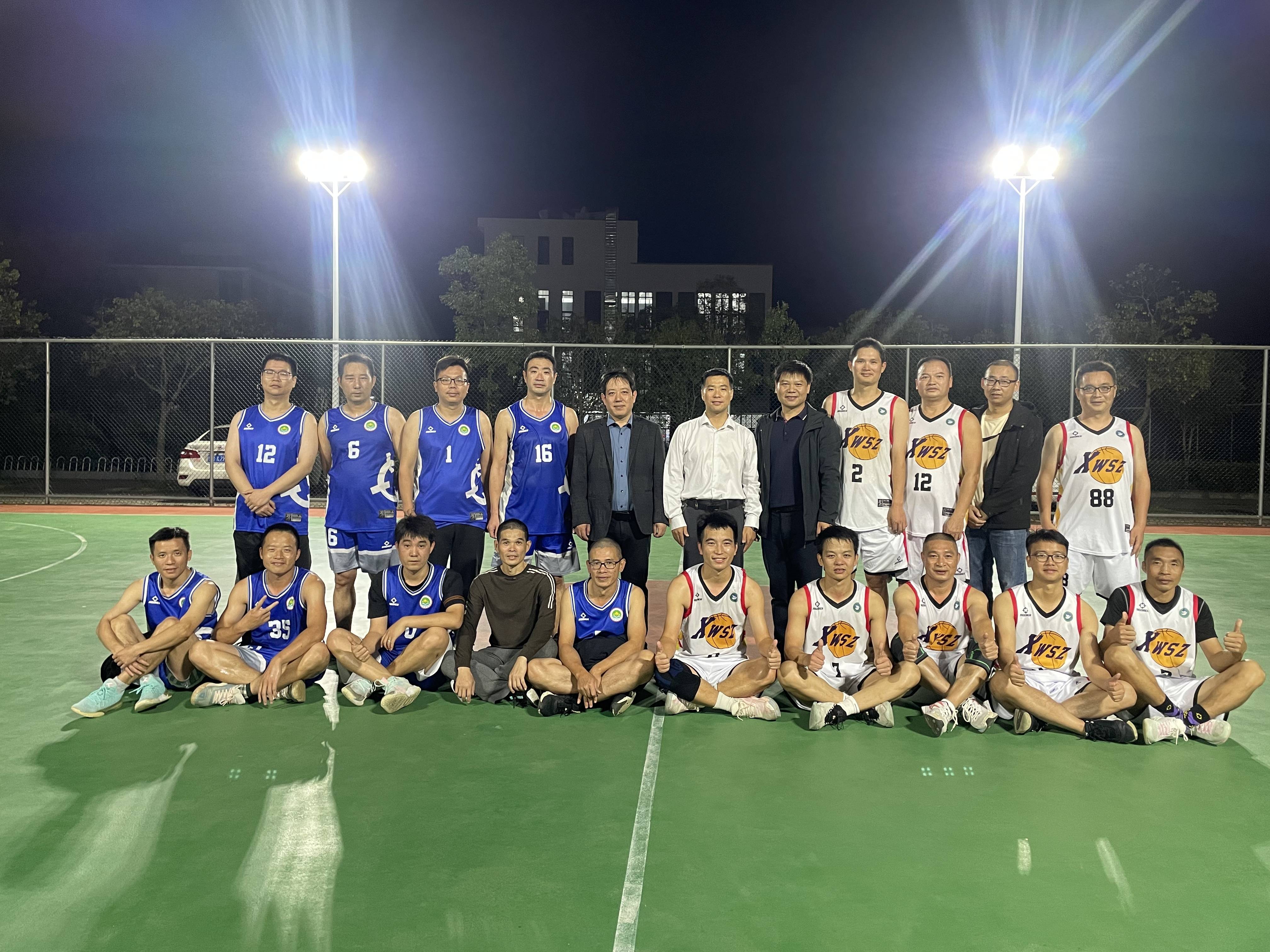 中外篮球赛事球员组成友谊队