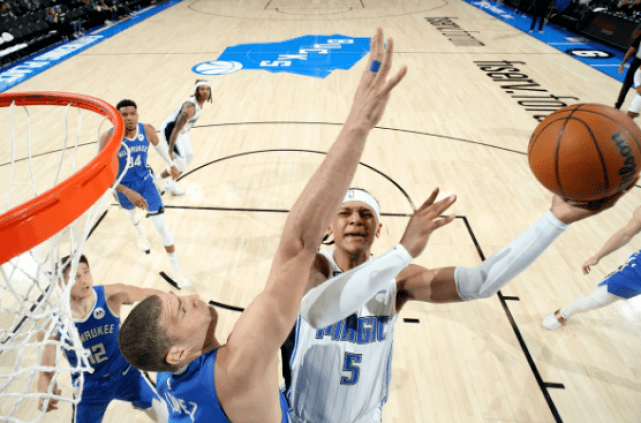 上海队逆转魔术,霍勒迪扛起全队 上海队逆转魔术,霍勒迪扛起全队